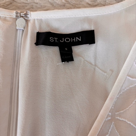 St. John Cream White Geometric Short Sleeve V-Neck Tunic Blouse - Sz Small EUC - Picture 8 of 13